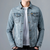 Männers denimjacke – vielseitige alltagsmode für lässige und semi-lässige anlässe