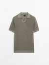 2-teiliger lässiger polo-shirt und hose ensemble - männer casual outfit in olivgrün