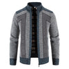 Männers strickjacke mit reissverschluss - stylisches casual-outfit mit gemütlichem strickmaterial und karierter fütterung