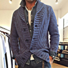 Männerschöner, dicker strickcardigan – klassisches knitterwerk für herbst und winter