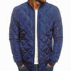 Männlicher steppjacke mit hohem kragen – elegante, isolierte outerwear für den alltag
