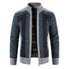 Männers strickjacke mit reissverschluss - stylisches casual-outfit mit gemütlichem strickmaterial und karierter fütterung