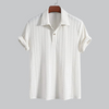 Männlicher polo-shirt – luftig, casual sommermode mit einzigartigem muster