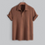 Männlicher polo-shirt – luftig, casual sommermode mit einzigartigem muster
