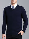 Männlicher v-ausschnitt strickpullover - leichte strickmode für den alltag
