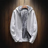 Männer zip-hoodie mit flauschigem innenfutter - warmes, lässiges outfit für kühle tage