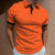 Stylischer orange polo-shirt für männer mit auffälligen details - legere freizeitmode für den alltag