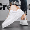 Männliche freizeit sneakers mit stylischem lochdesign - schicke schnürschuhe für den alltag