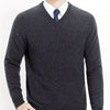Männlicher v-ausschnitt strickpullover - leichte strickmode für den alltag
