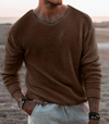 Texturiertes strickpullover - stilvolle freizeitmode für männer