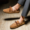 Männerschuhe aus weichem wildleder – lässige slipper in braun