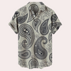 Männershirt mit blumenmuster – leichtes, lässiges sommeroutfit