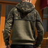 Hoodie im camouflage-design für männer – alltagsbekleidung für männer