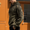 Hoodie im camouflage-design für männer – alltagsbekleidung für männer