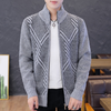 Männerstrickjacke leicht und mit reissverschluss - modische alltagskleidung mit elegantem design