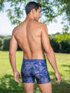Männer schwimmshorts mit trendigem blumenmuster in blau – lässige strandmode für poolpartys und ferien
