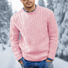 Männlicher kabelstrickpullover - gemütliches winter-basiselement für den stilbewussten mann