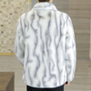 Männlicher wintermantel mit schickem kunstfell - vielseitige elegante wintermode