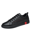 Männer sneaker im lässigen stil - vielseitiges schwarzes design für den alltag