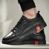 Männer sneaker im lässigen stil - vielseitiges schwarzes design für den alltag