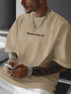 Männers oversized t-shirt für freizeit – inspirierendes 'never give up' tee, weiche stoffqualität