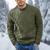 Männlicher kabelstrickpullover - gemütliches winter-basiselement für den stilbewussten mann