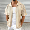 Moderne kurzärmlige strickshirt - lässige herrenmode