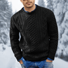 Männlicher kabelstrickpullover - gemütliches winter-basiselement für den stilbewussten mann