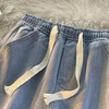 Männer chinos in lässigem denim-stil - leichte sommer alltagsmode