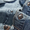 Männer denimjacke in modernem blau – lässiger stil für den alltag