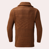 Männer strickjacke - lässige mode mit fettem zopfmuster und lederknöpfen