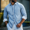 Männliches denim-shirt mit brusttaschen - zeitloses button-up für lässige anlässe