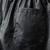 Schwarzi leder cargo-hosen - lässige mode für männer