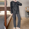 Männer loungewear kombi - stylischer langarmtop und hose für gemütliche abende