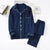 2-teiliger blauer gestreifter satin-pyjama – herren schlafanzug mit langen ärmeln