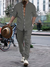 2-teilige lässige männeroutfit mit stylischem hemd und hosen - alltagsmode für wochenendaktivitäten
