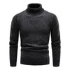 Moderner pullover mit hohem kragen - zeitgemässe strickmode für männer