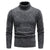 Moderner pullover mit hohem kragen - zeitgemässe strickmode für männer