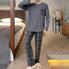 Männer loungewear kombi - stylischer langarmtop und hose für gemütliche abende
