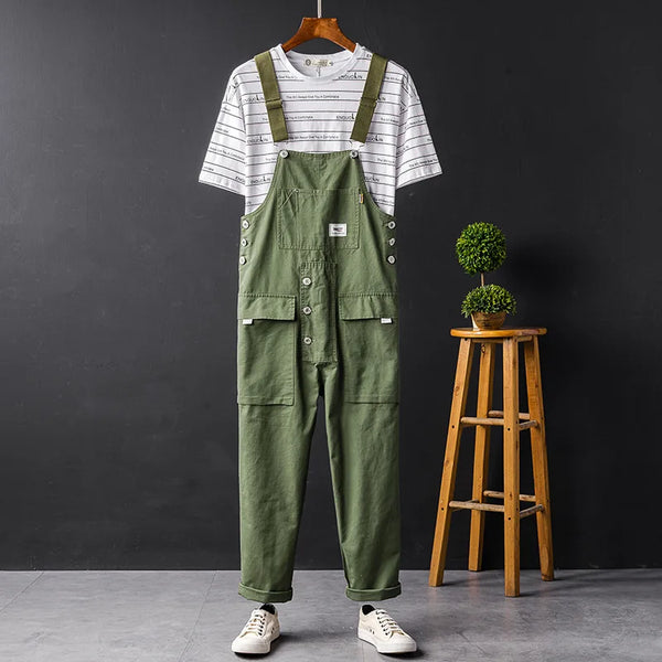 Moderne latzhosen - modisches herrenarbeitsoutfit