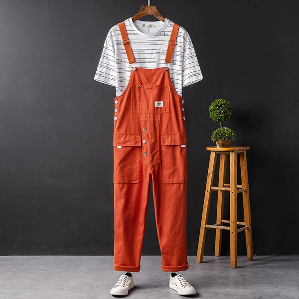 Moderne latzhosen - modisches herrenarbeitsoutfit