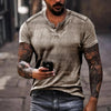 Männers kurzärmliges henley-t-shirt – vielseitig für aktive lebensstile