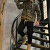 Männlicher outdoor-jacke camo pullover hoodie mit vielen taschen in grün – funktionell und lässig für abenteuer in der natur
