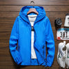 Männlicher leichter kapuzenjacke - strapazierfähige outdoor-bekleidung in marineblau - super für freizeit- und outdoor-aktivitäten