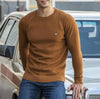 Texturiertes rundhals-pullover - herren strickmode für einen eleganten look
