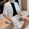 Männer blazer und shorts kombi - lässiges smart casual outfit für sommeranlässe