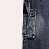 Männer cargo-hose aus robustem, dunklem denim – vielseitige freizeitkleidung